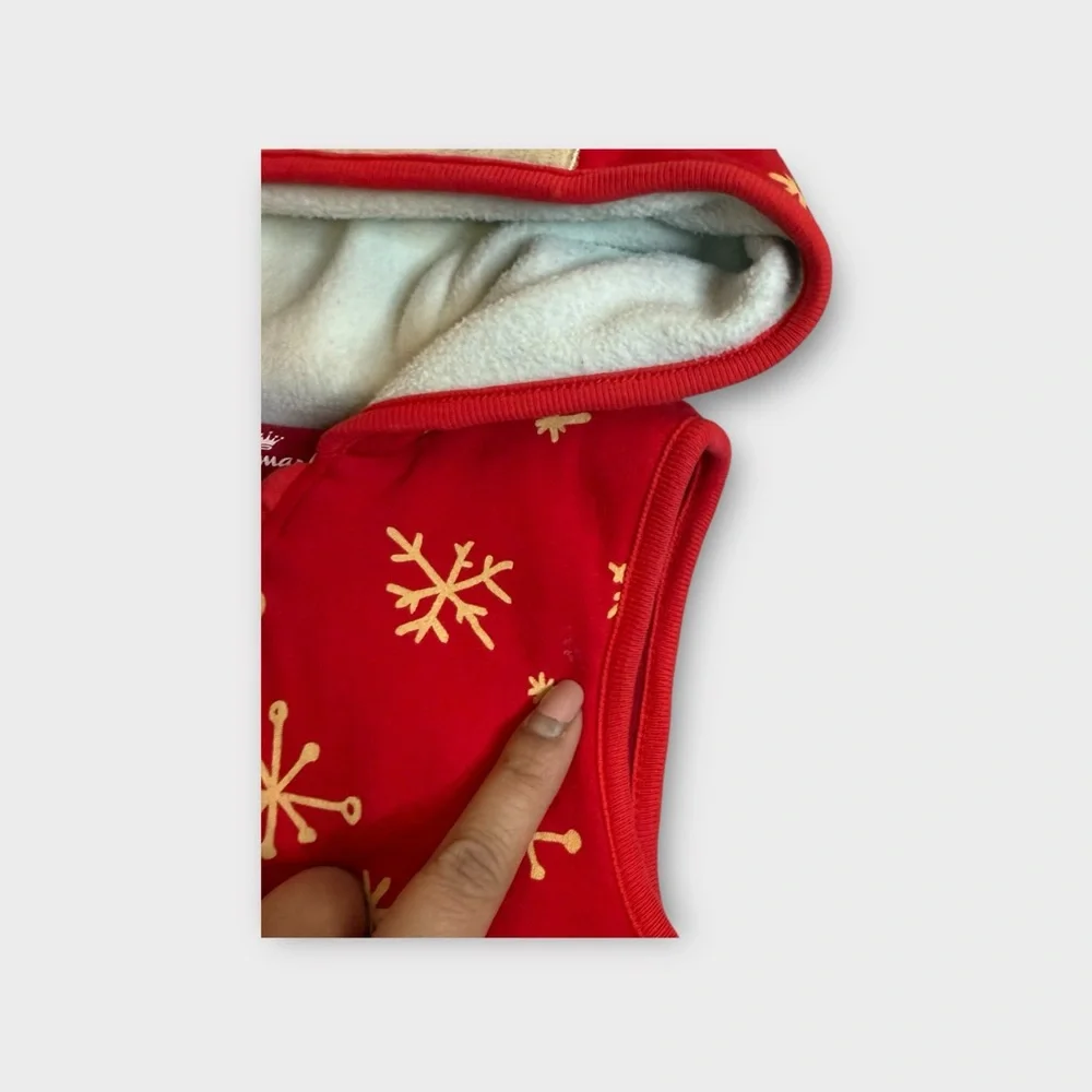 Hallmark Bear Hoodie Snowflake Pattern Red Holiday Sweater Vest